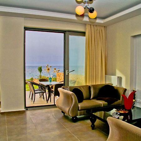 Sea View Beachfront Villa Peri Гувес Екстериор снимка