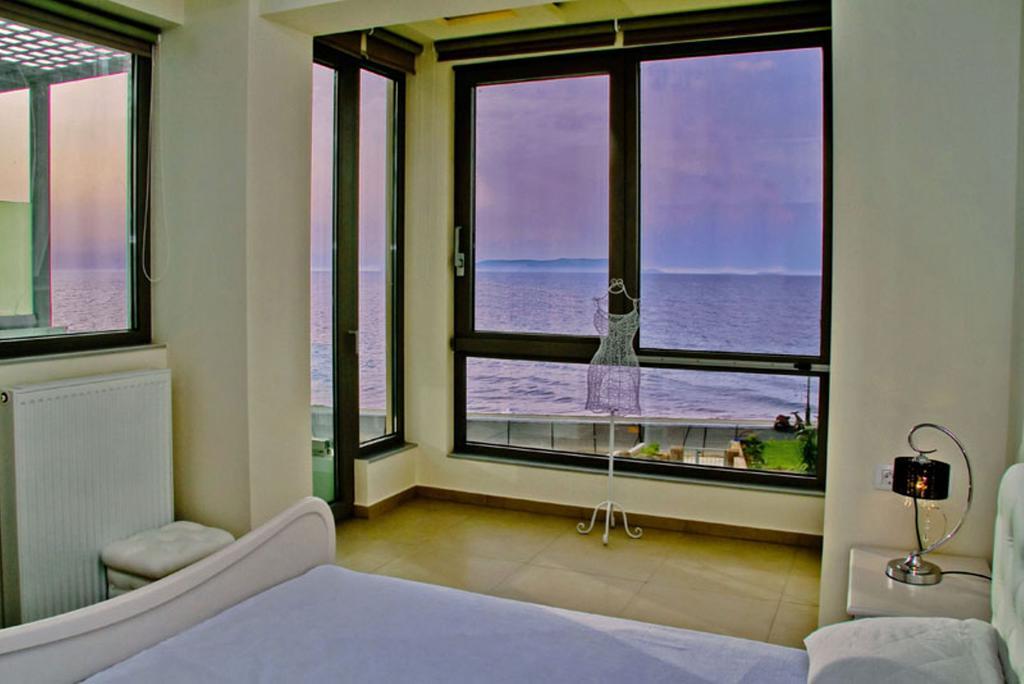 Sea View Beachfront Villa Peri Гувес Екстериор снимка