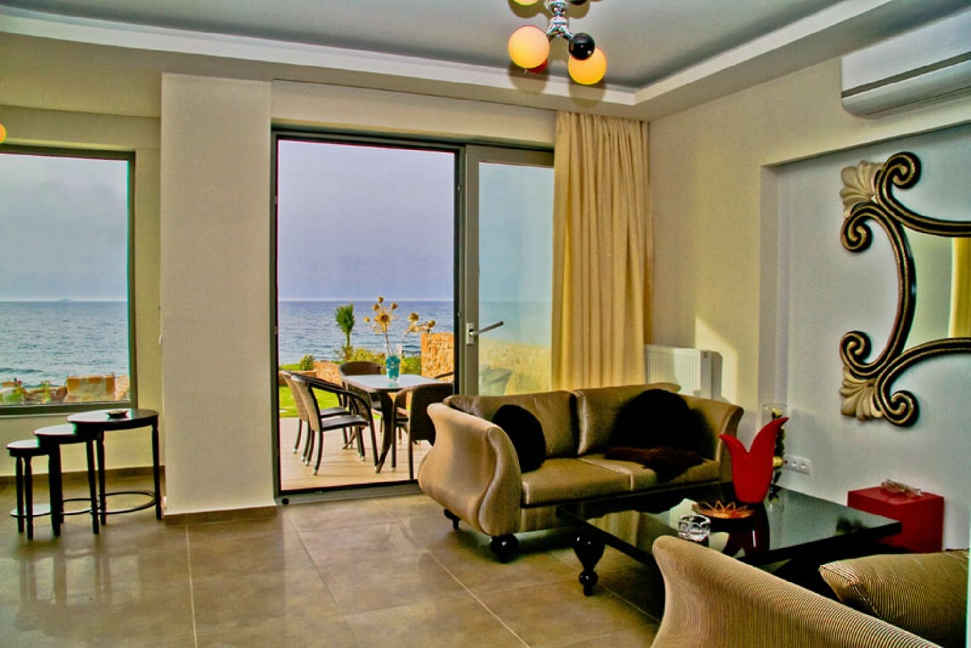Sea View Beachfront Villa Peri Гувес Екстериор снимка